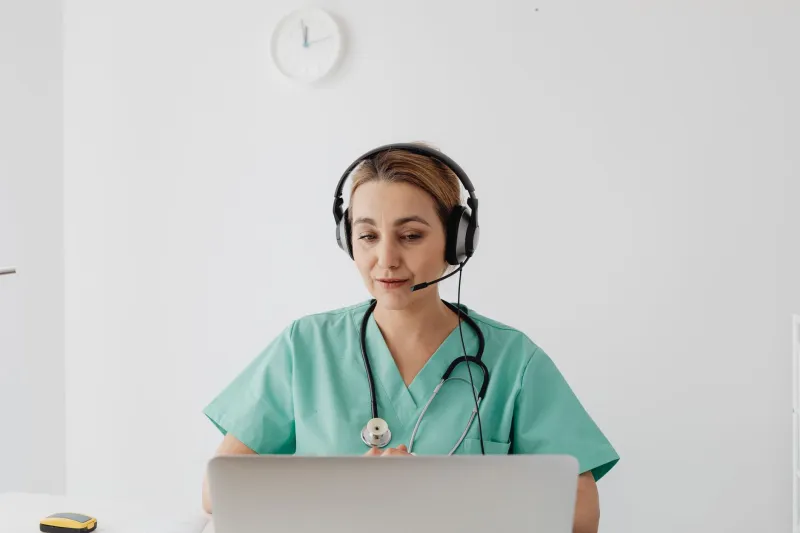 Seeing More by Seeing Less: The Unexpected Diagnostic Edge of Online Medical Consultations